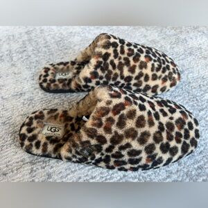 UGG Australlia Fluffette Leopard Flat Slippers Bow Ugg Metal Accent Sz 10 NEW